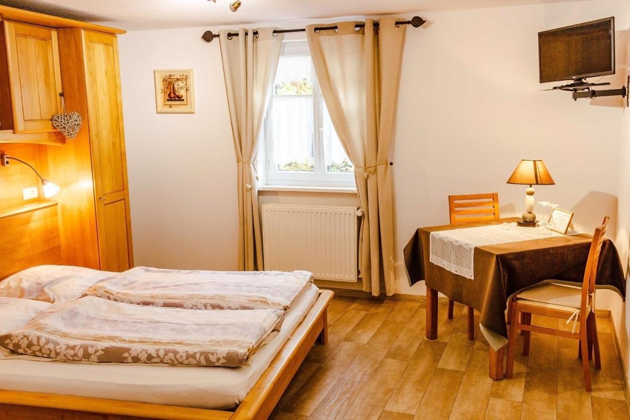 Sylvie Fahrer Et Fils Bed & Breakfast Сен-Иполит Екстериор снимка